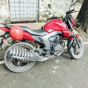 Honda CB 2017 Red