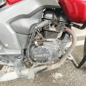 Honda CB 2017 Red