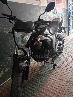 সুজুকি জিক্সার মনোটোন ২০২৩ কালো