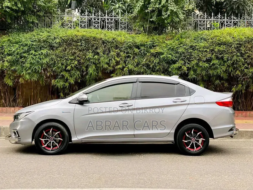 Honda Grace 1.5 Hybrid Front Wheel Drive 2017 Gray