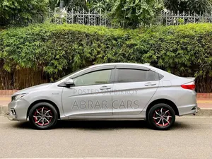 Honda Grace 1.5 Hybrid Front Wheel Drive 2017 Gray