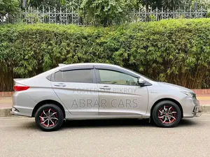 Honda Grace 1.5 Hybrid Front Wheel Drive 2017 Gray