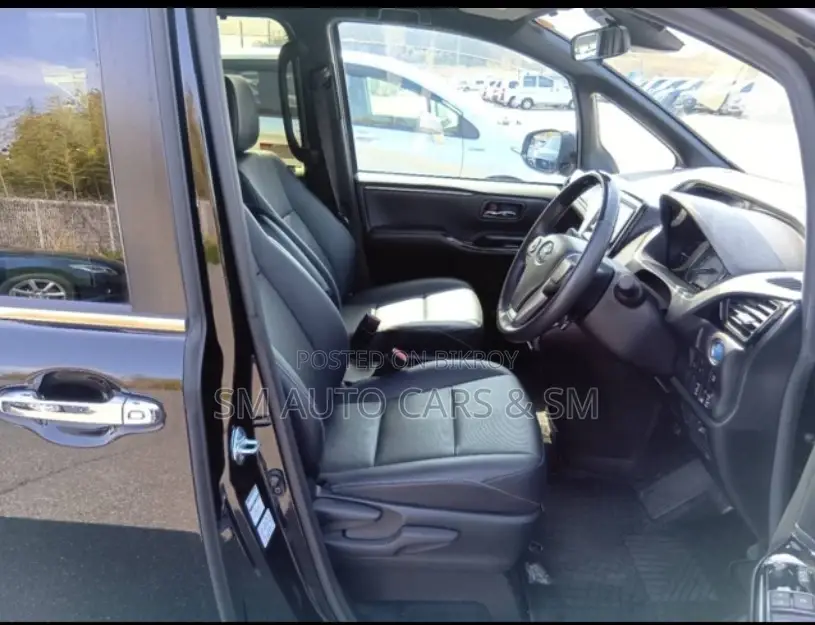 Toyota Esquire 1.8 FWD Hybrid (7 Seater) 2021 Black