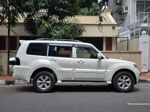 মিতসুবিশি পাজেরো ২০০৬ সাদা