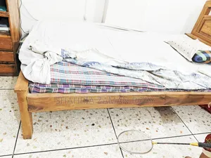 4/7 Feet Semi Double Teak Wood Bed