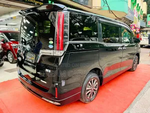 Toyota Esquire 2017 Black