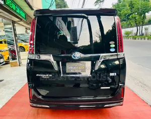 Toyota Esquire 2017 Black