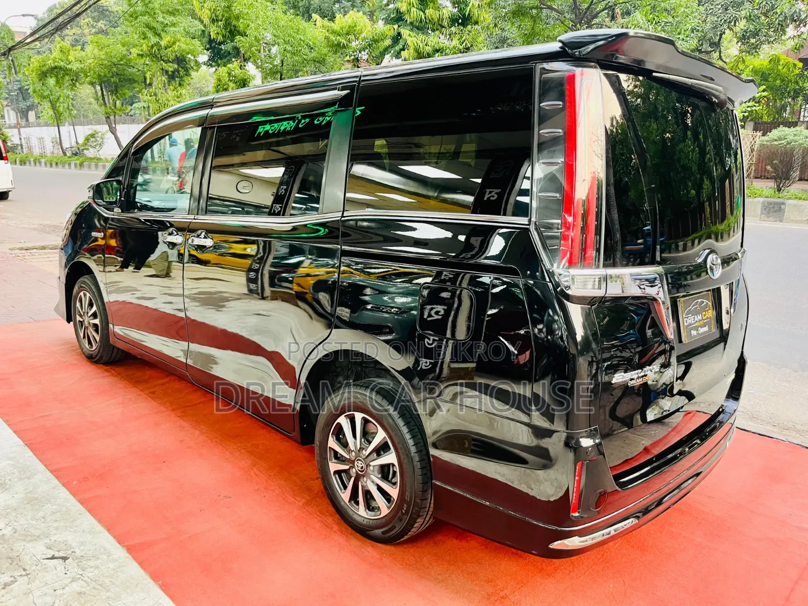 Toyota Esquire 2017 Black
