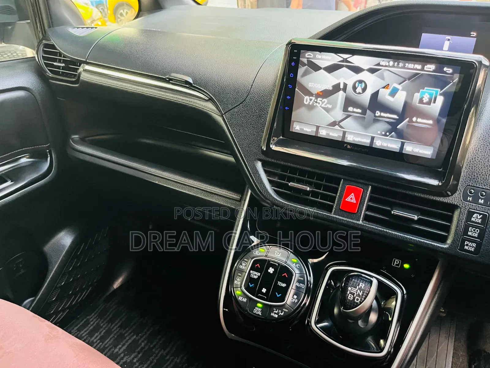 Toyota Esquire 2017 Black