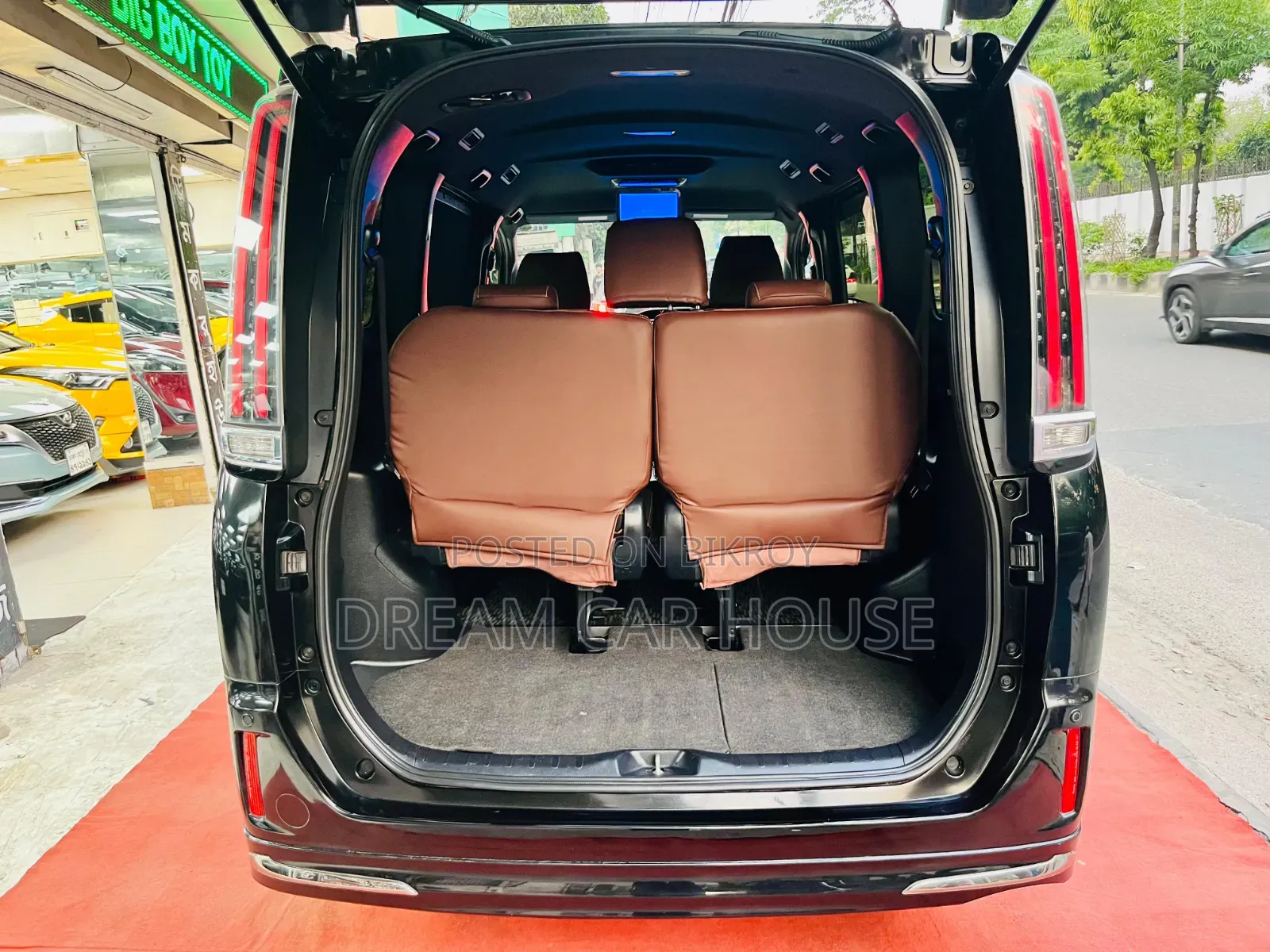 Toyota Esquire 2017 Black