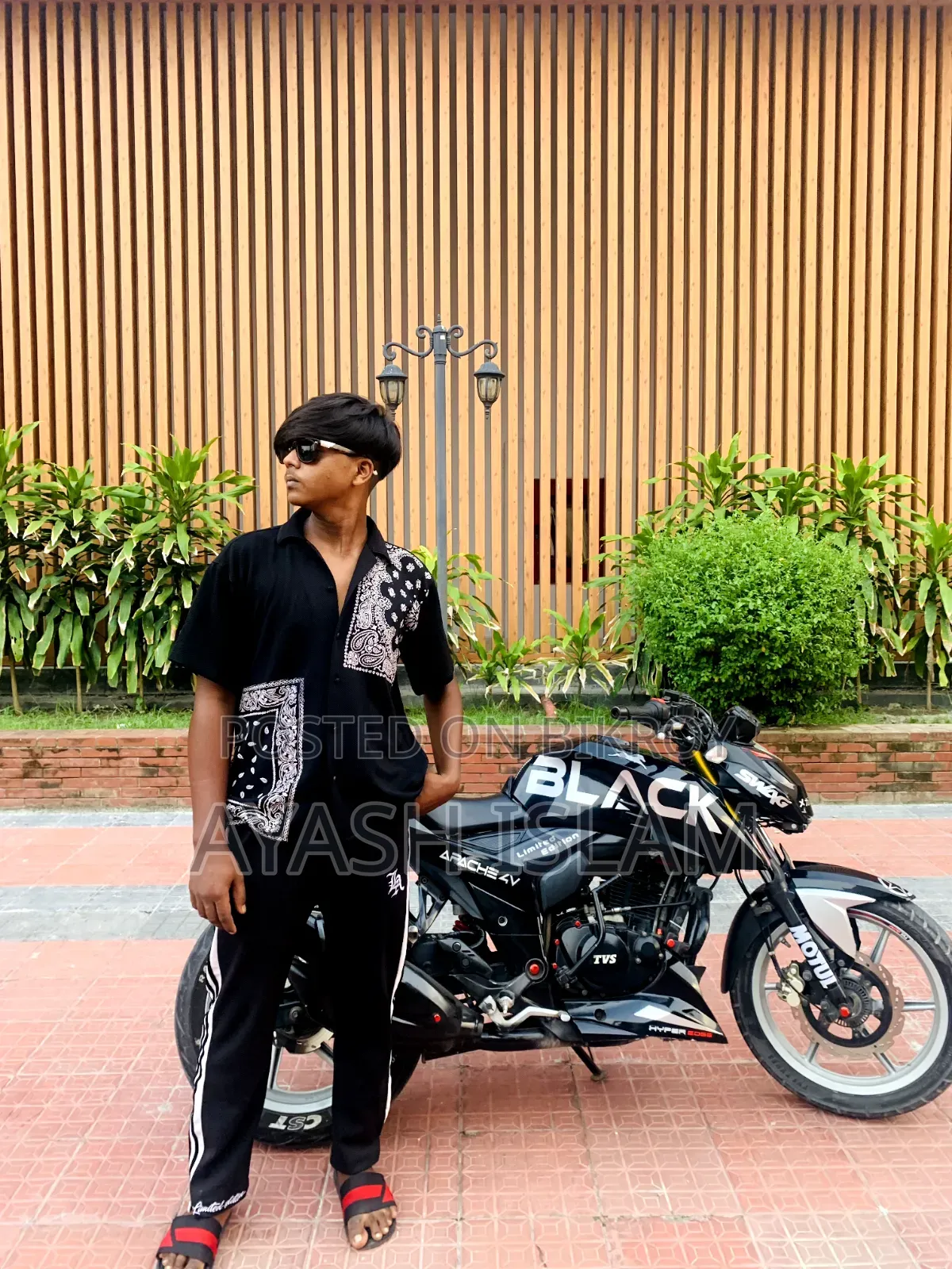 TVS Apache 160 4V 2023 Black