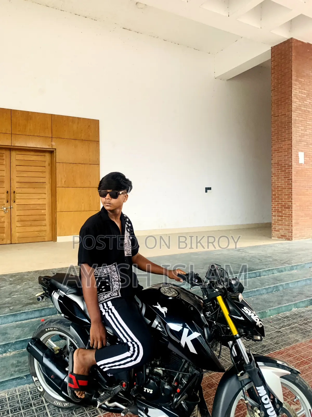 TVS Apache 160 4V 2023 Black
