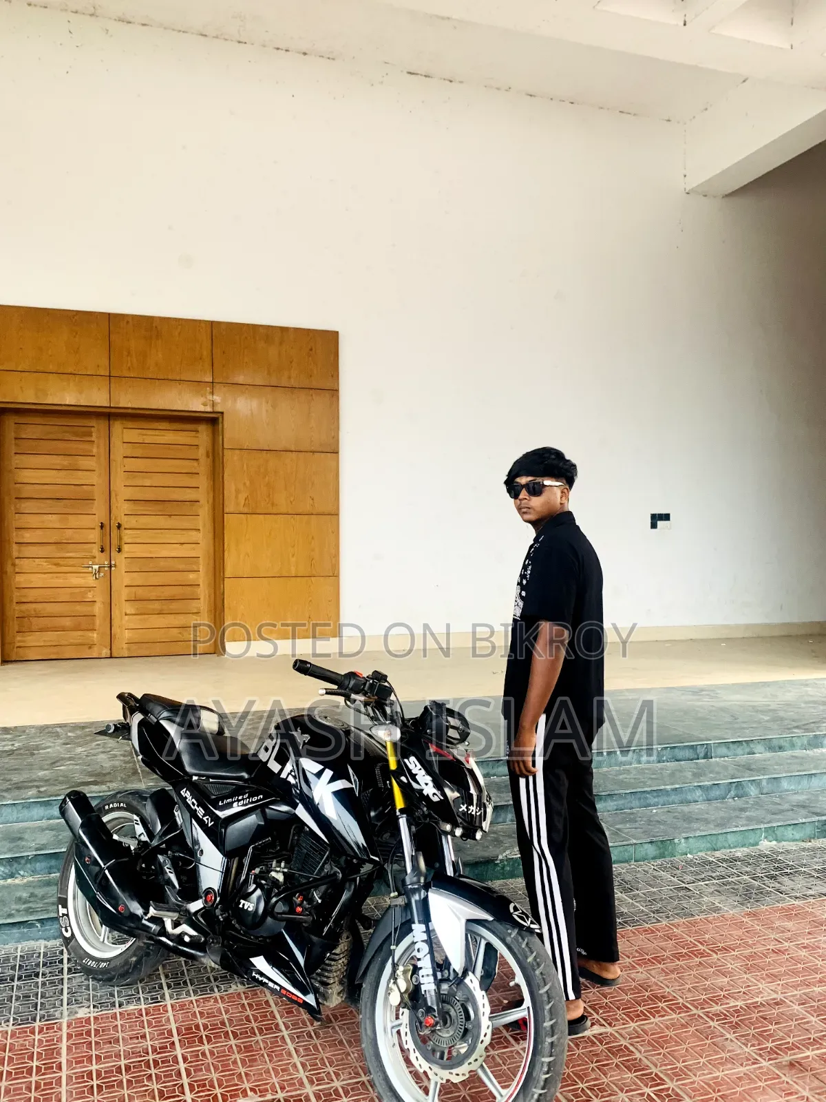 TVS Apache 160 4V 2023 Black
