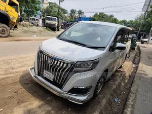 টয়োটা নোয়া ২০১৮ পার্ল