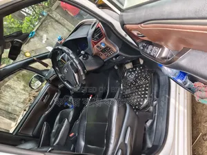 টয়োটা নোয়া ২০১৮ পার্ল