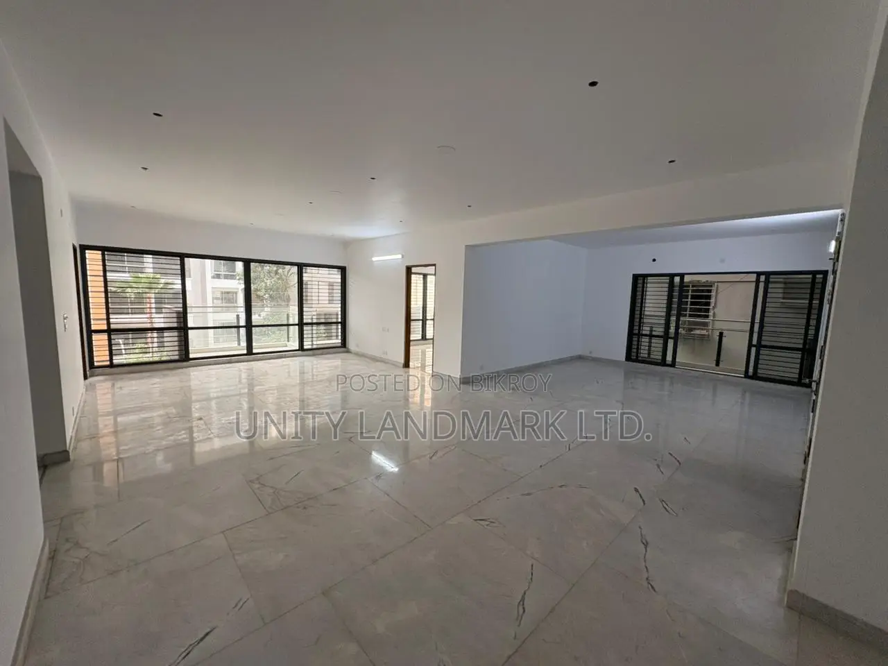 Furnished 4bdrm Apartment in Uproperty, Baridhara for Sale