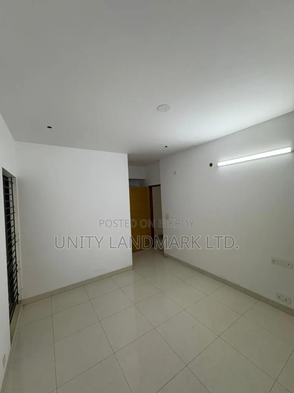 Furnished 4bdrm Apartment in Uproperty, Baridhara for Sale