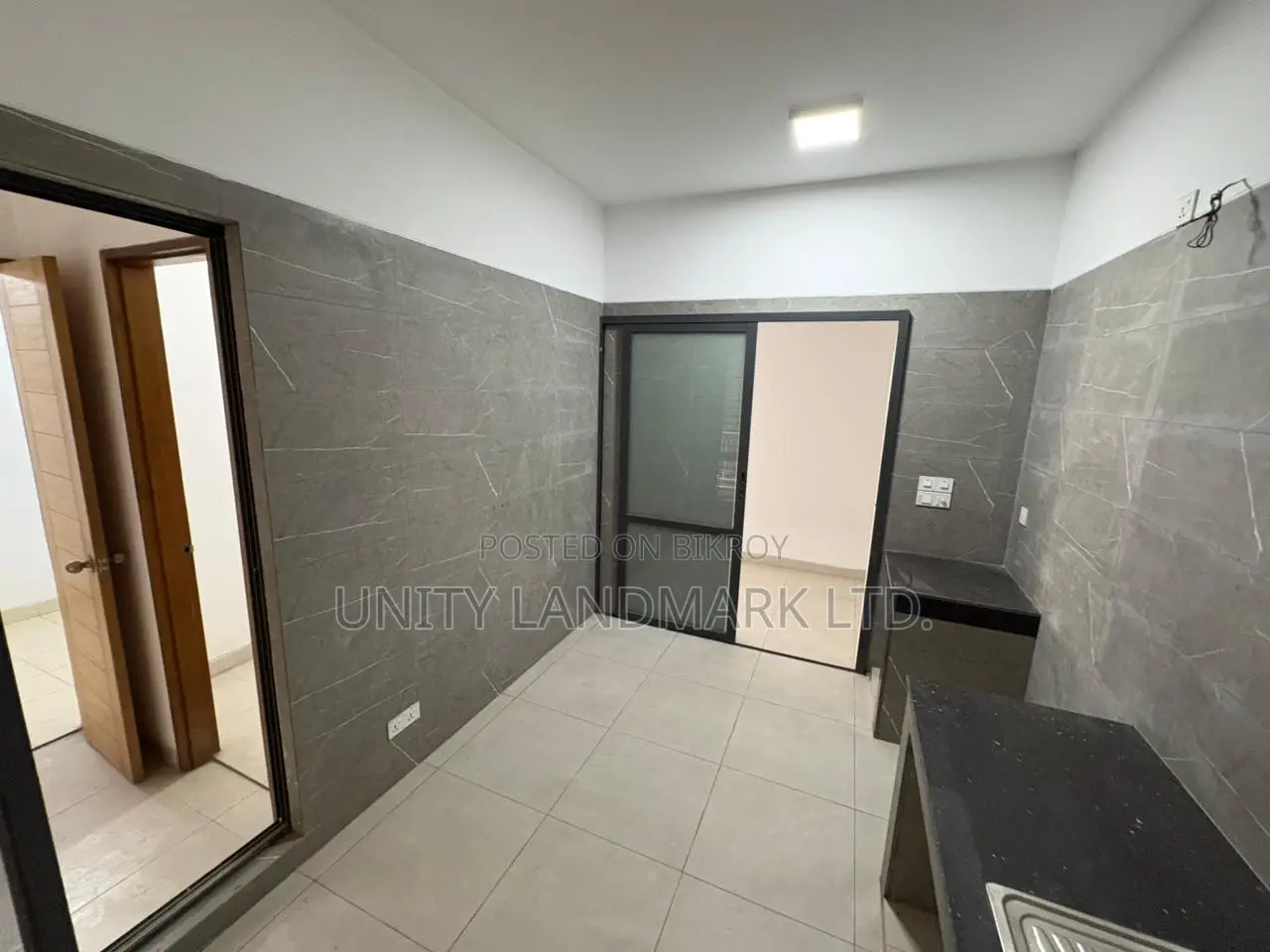 Furnished 4bdrm Apartment in Uproperty, Baridhara for Sale