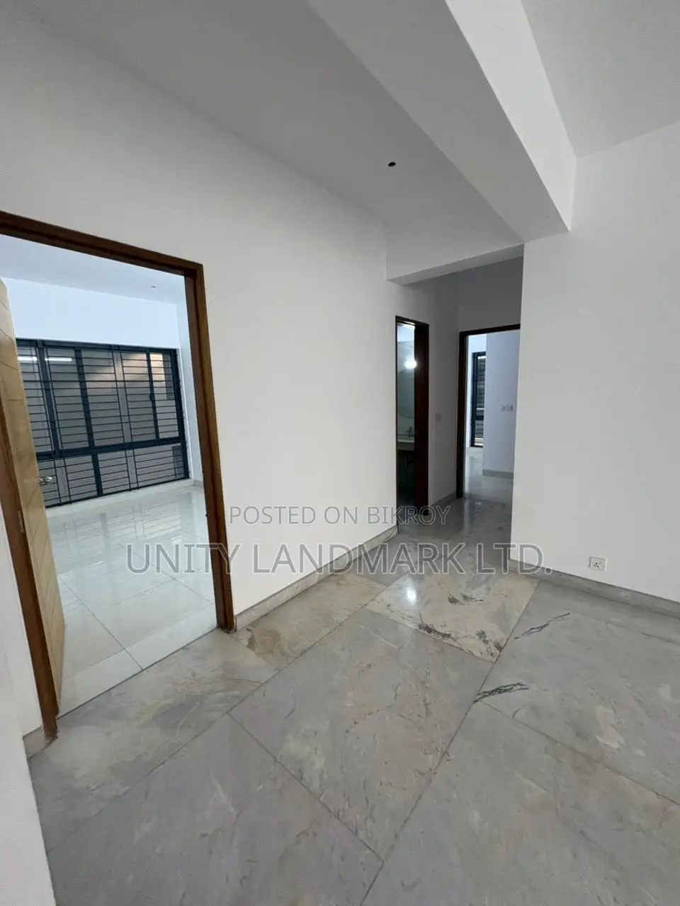 Furnished 4bdrm Apartment in Uproperty, Baridhara for Sale