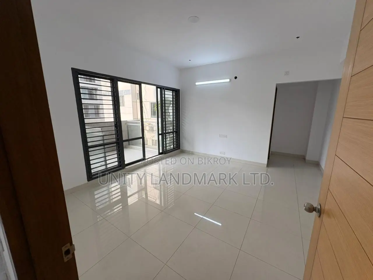 Furnished 4bdrm Apartment in Uproperty, Baridhara for Sale