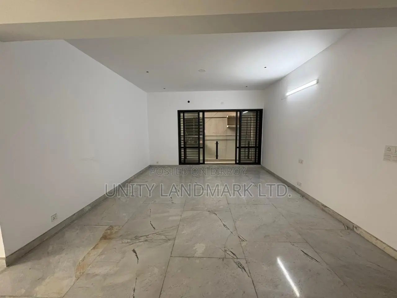 Furnished 4bdrm Apartment in Uproperty, Baridhara for Sale