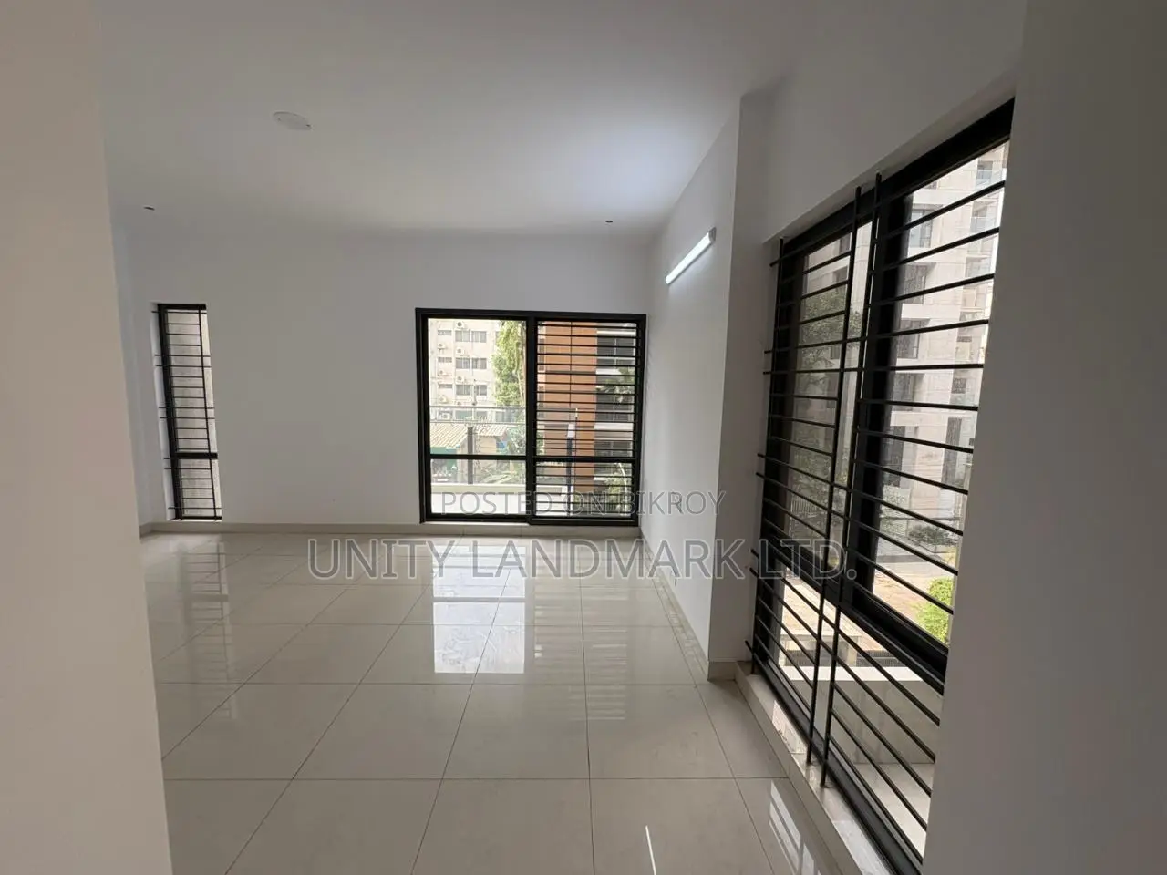 Furnished 4bdrm Apartment in Uproperty, Baridhara for Sale