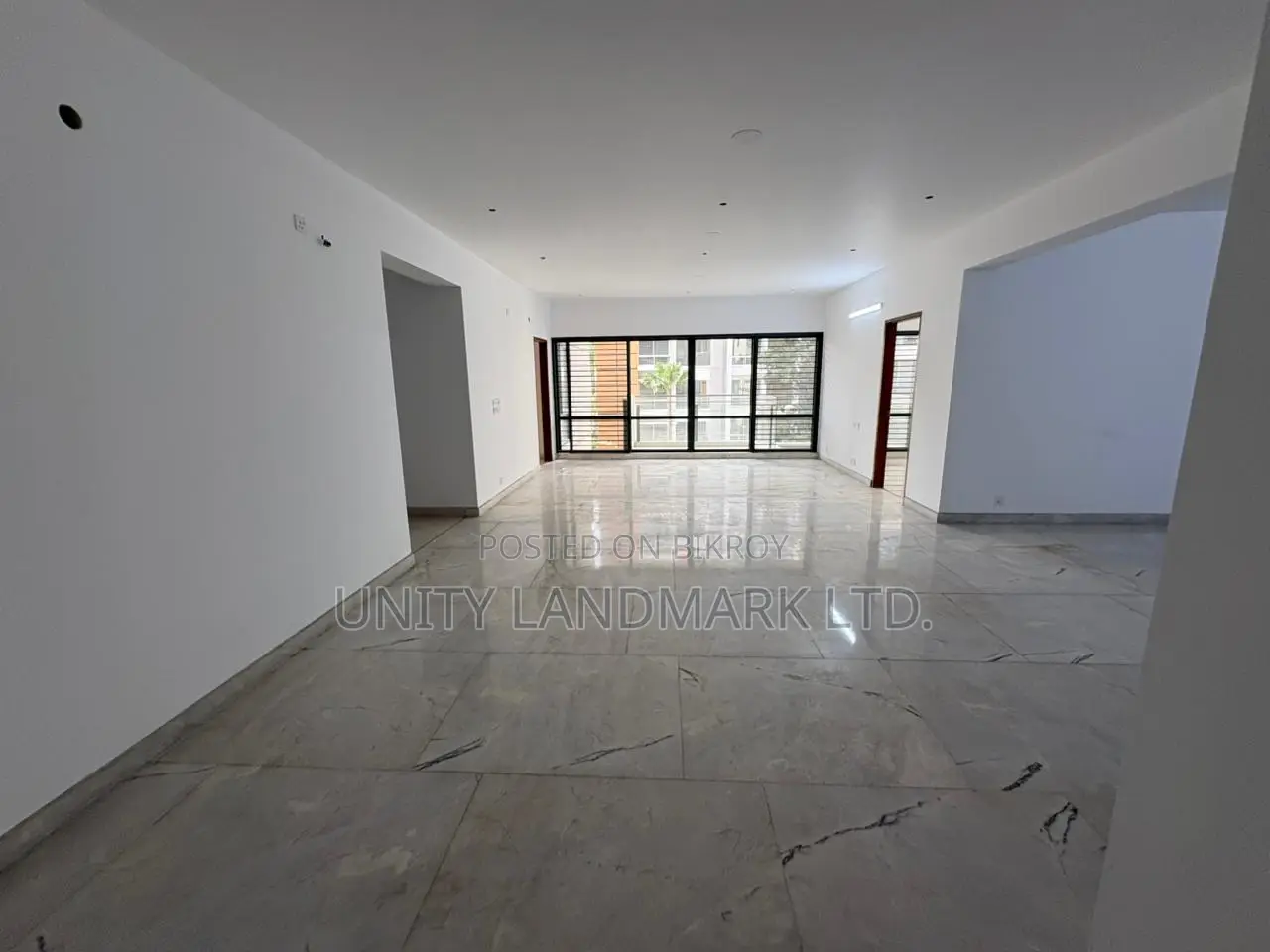 Furnished 4bdrm Apartment in Uproperty, Baridhara for Sale