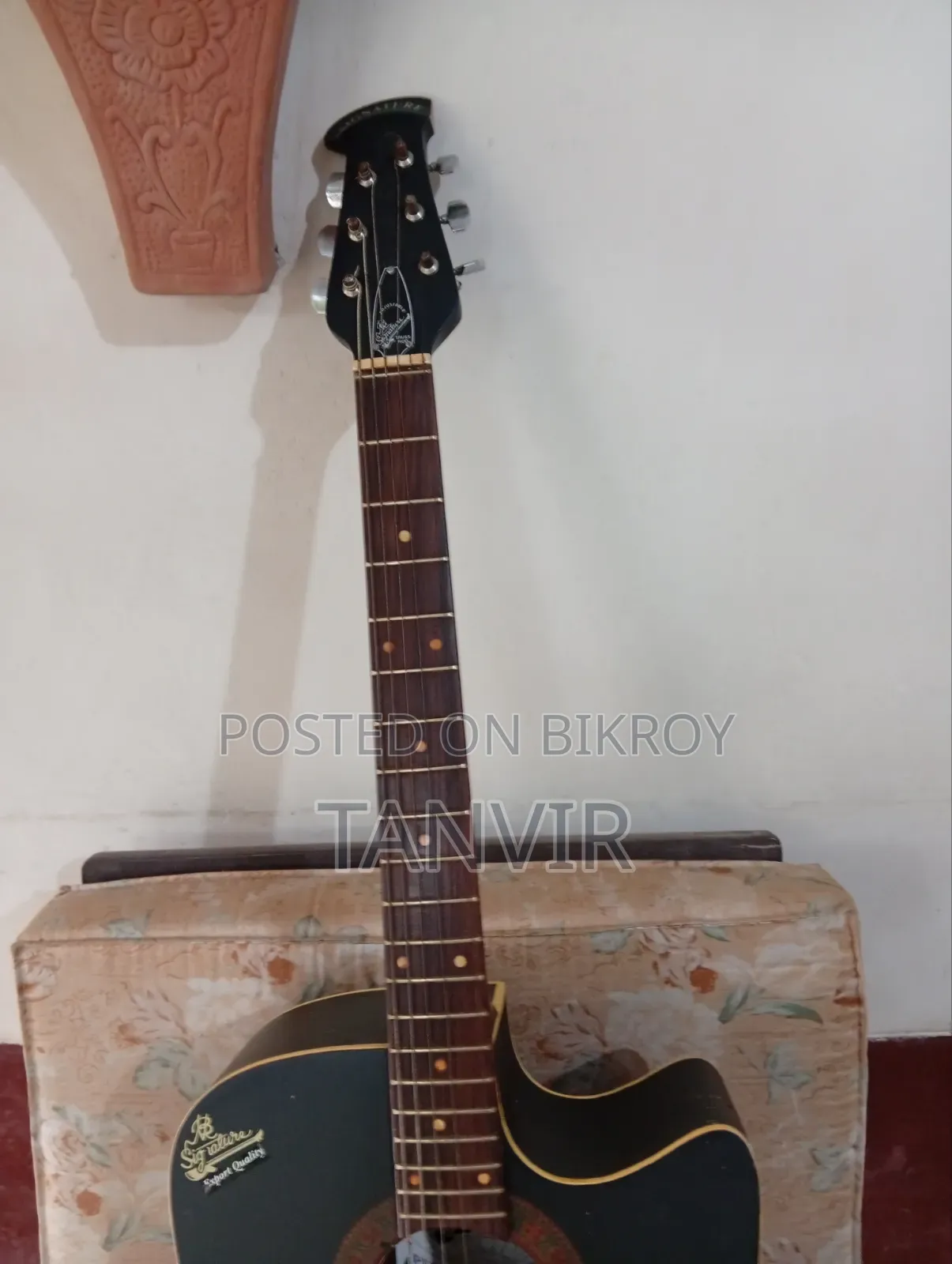 সিগনেচার অ্যাকোস্টিক গিটার