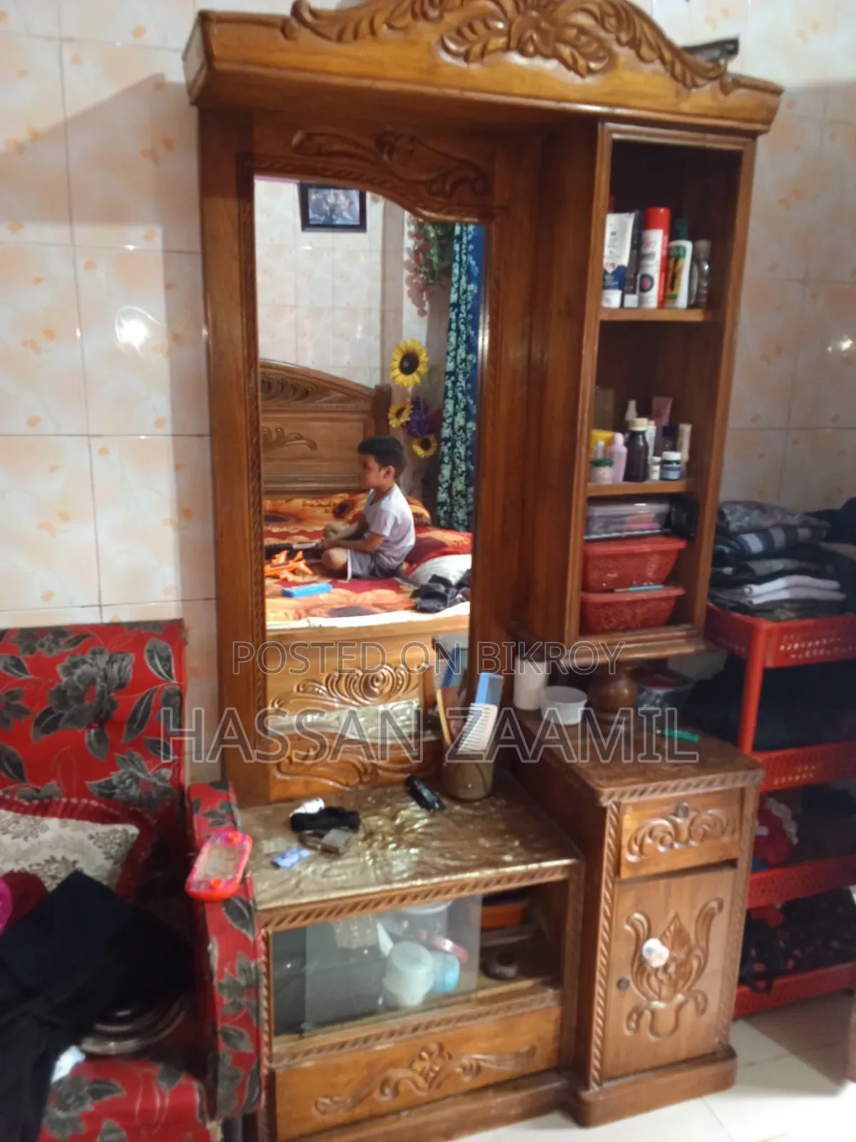 নতুন ড্রেসিং টেবিল