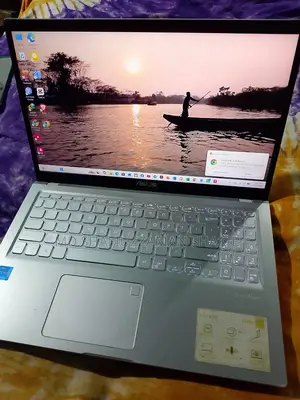 Laptop Asus VivoBook X540SA 8GB Intel Core i3 HDD+SSD 1T