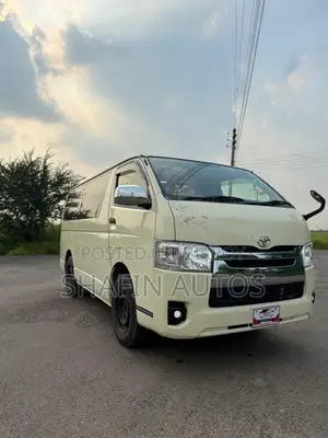 টয়োটা হাইএস ২০২০ পার্ল