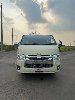 টয়োটা হাইএস ২০২০ পার্ল