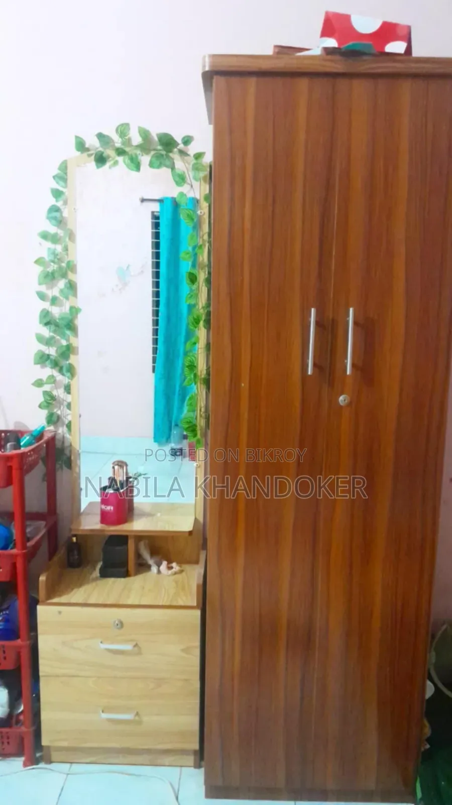 Almari And Dressing Table