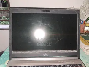 Laptop Fujitsu Lifebook E743 6GB Intel Core i5 SSD 256GB
