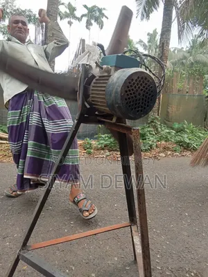 Motor fan for winnowing paddy