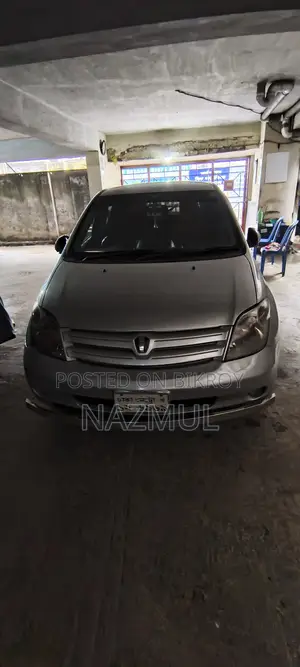Toyota IST 2002 Silver