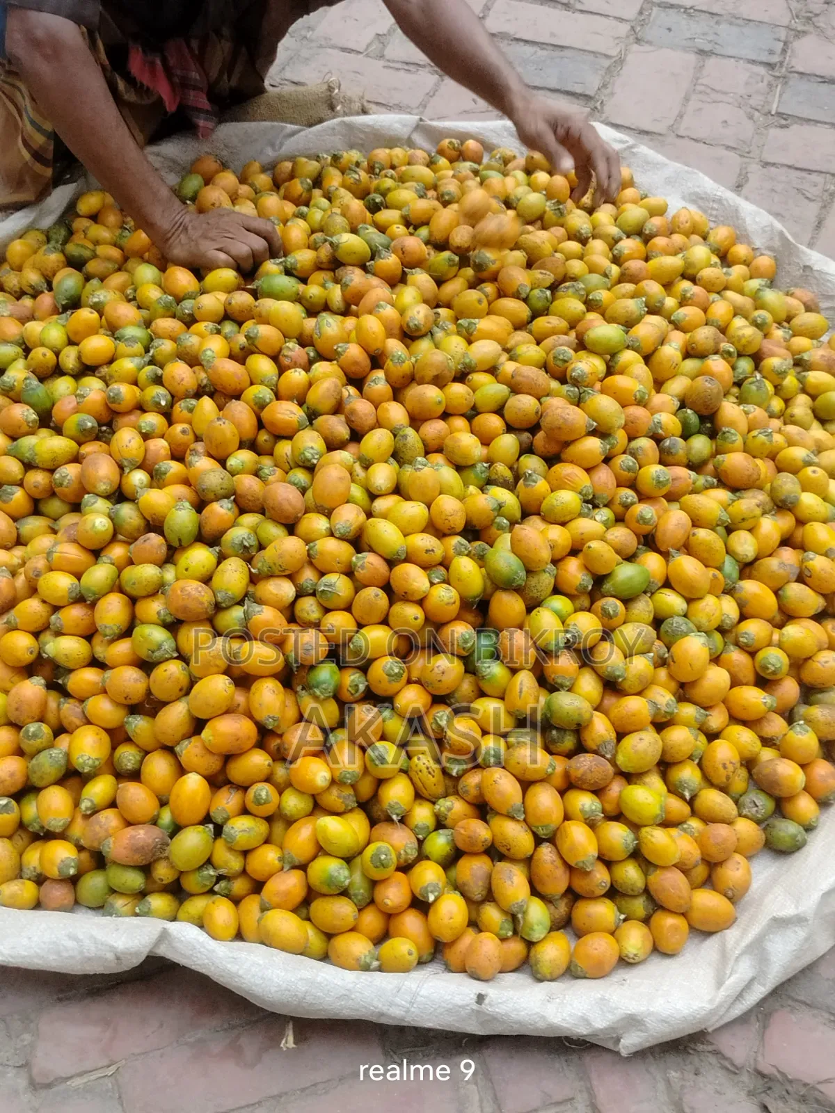 সুপারি পাইকারি এবং খুচরা বিক্রয় করা হয়