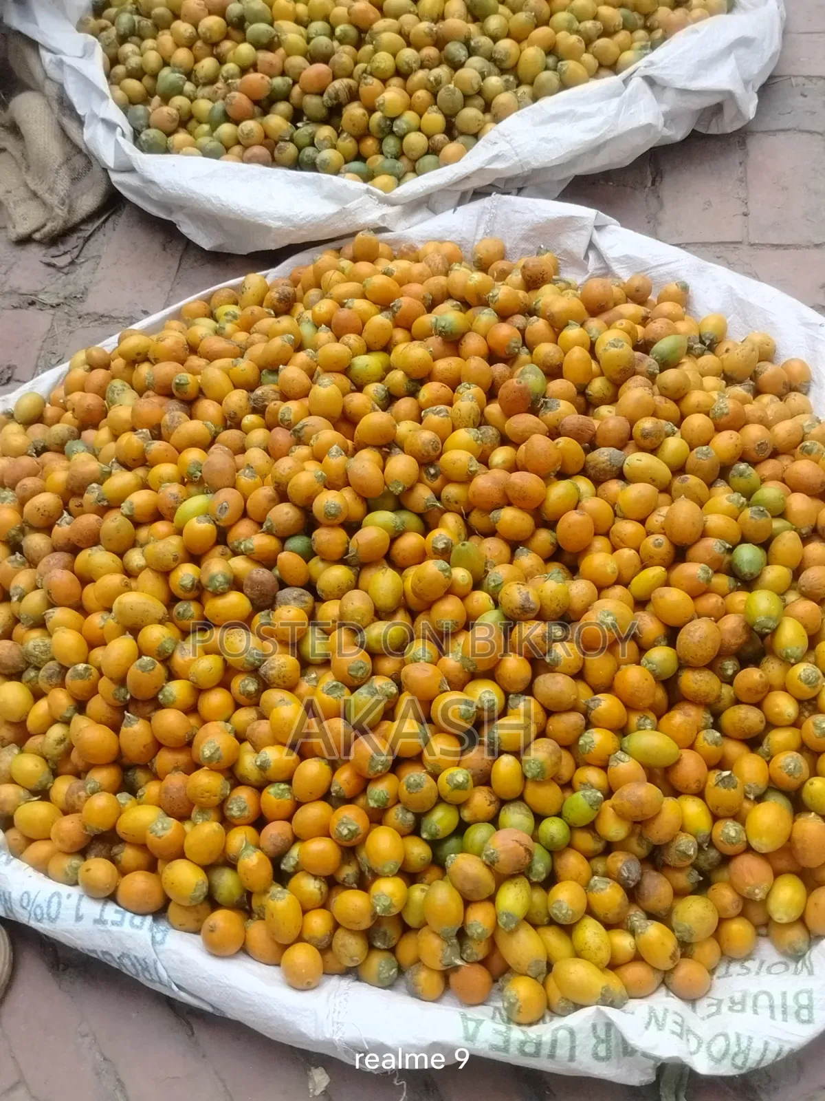 সুপারি পাইকারি এবং খুচরা বিক্রয় করা হয়