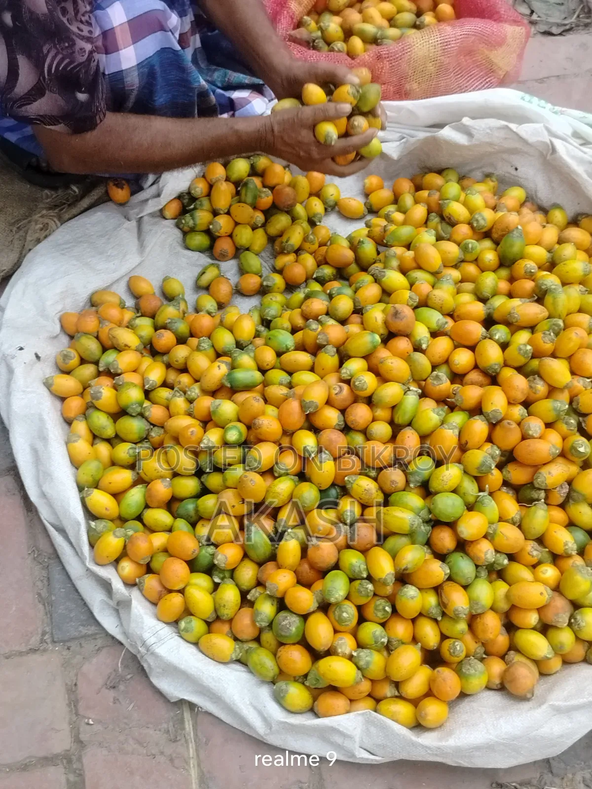 সুপারি পাইকারি এবং খুচরা বিক্রয় করা হয়