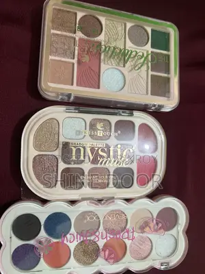 New look for new days—Eyeshadow palettes.