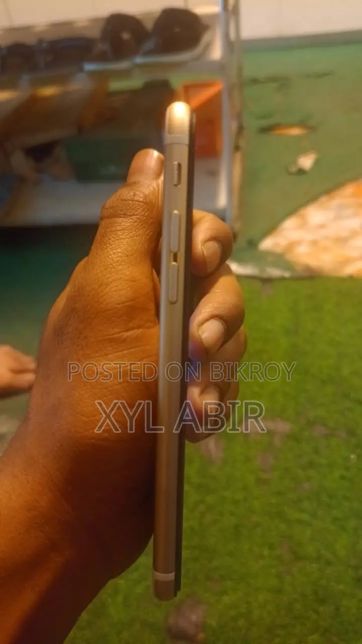 Apple iPhone 6s 64 GB White