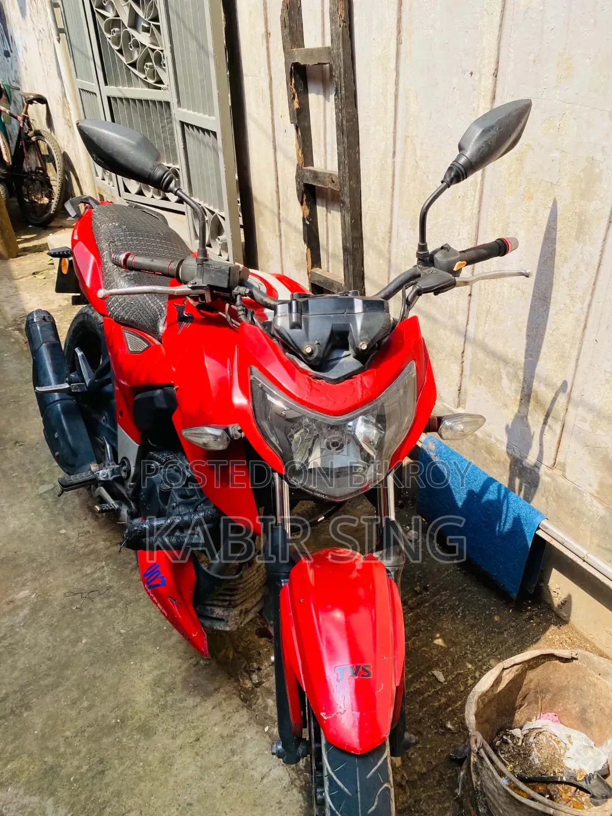 TVS Apache 160 4V 2019 Red