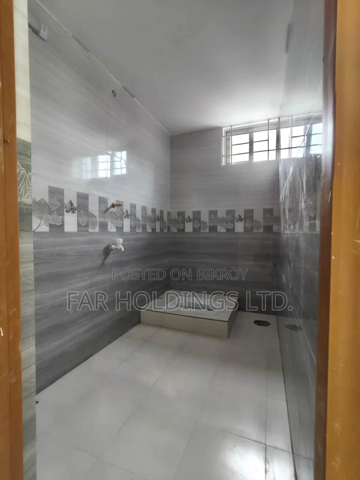 3bdrm Apartment in Arfa Gul-E-Nur, Malibag for Sale