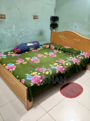 5/7 feet bed, 5 months old
