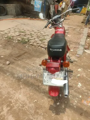Honda 2000 Red
