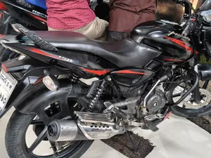 বাজাজ পালসার ১৫০ ২০১৫ কালো