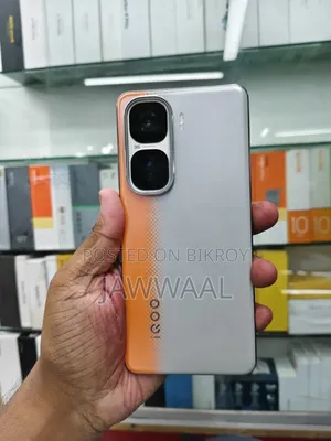 আইকিউওও ২৫৬ জিবি ইয়েলো