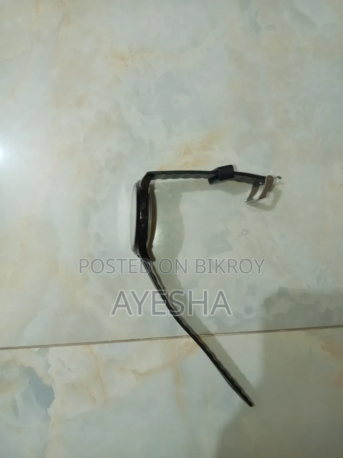 এই ঘরি টা বিদেশ থেকে আনা হয়েছে
