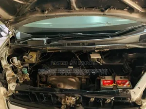 টয়োটা নোয়া ২০০৩ সিলভার