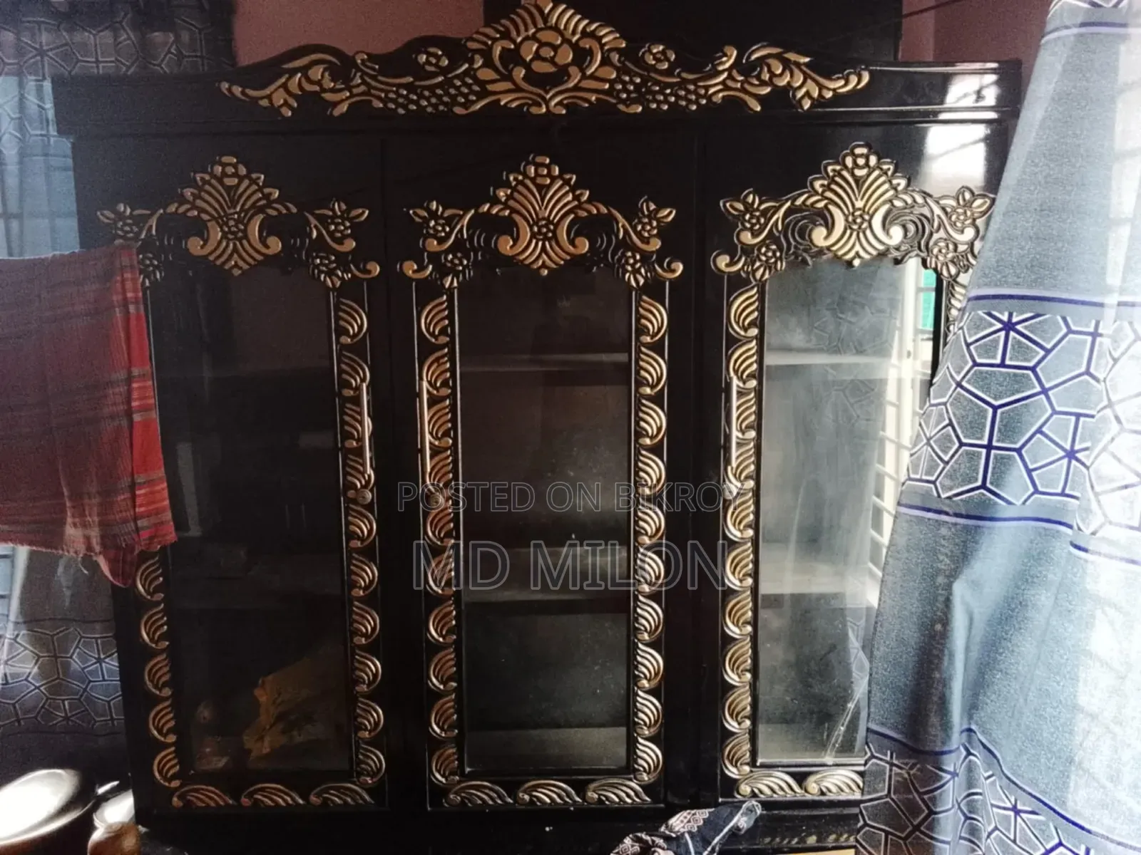 শোকেস বিক্রি করা হবে। (Used)